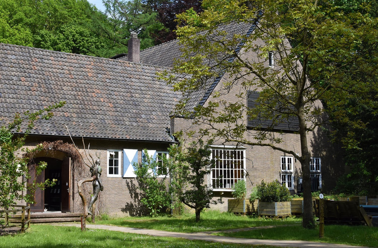 000 DDW25_BioArt Laboratories_exhibition - 1500x984px.jpg